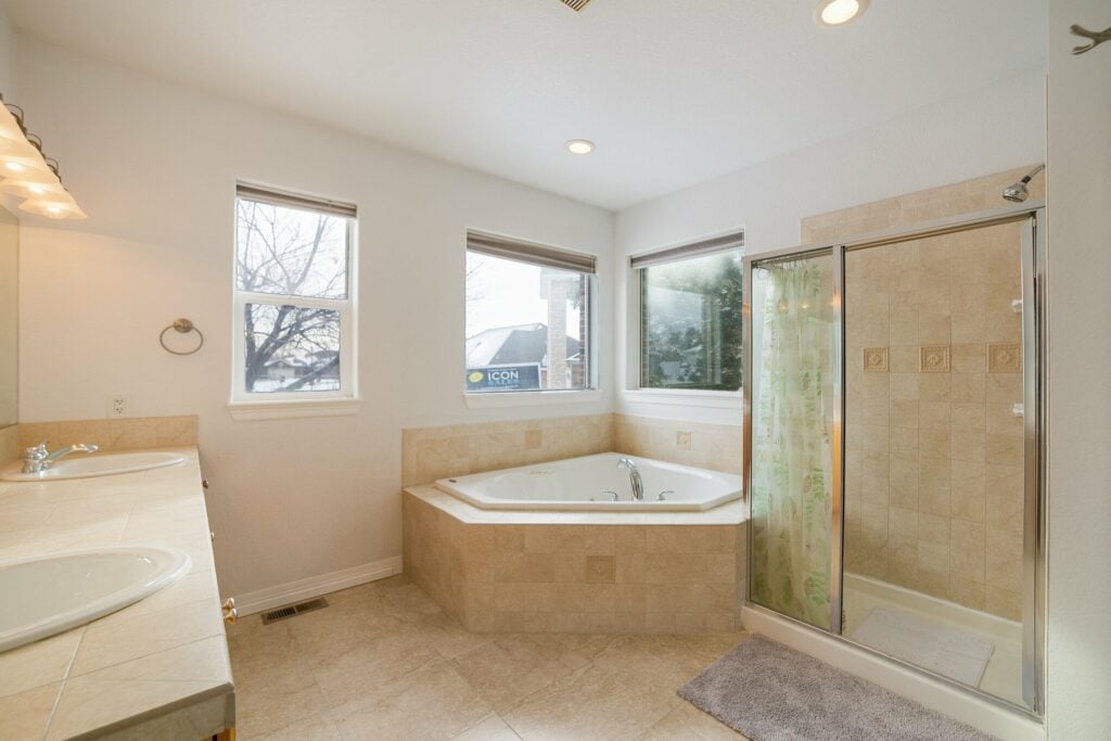 bathroom real estate photography