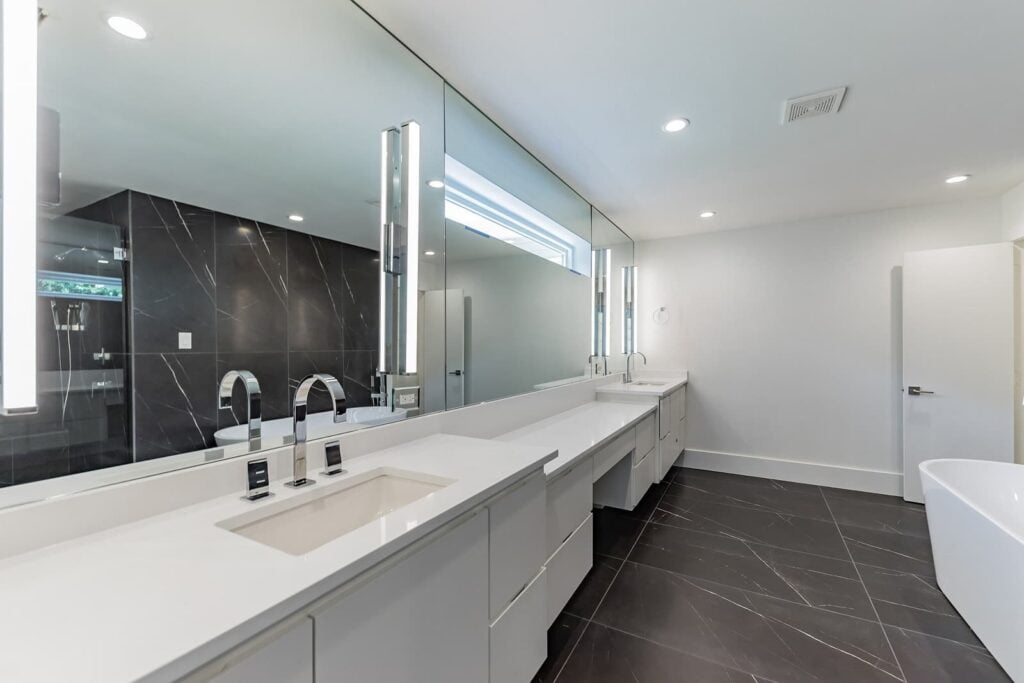 indoor real estate photography bathroom