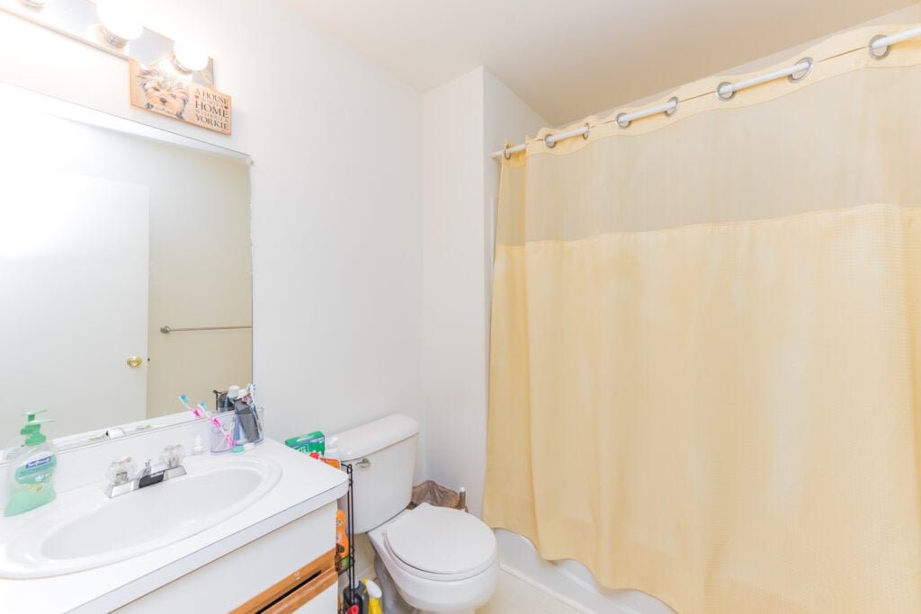 real estate photography bathroom