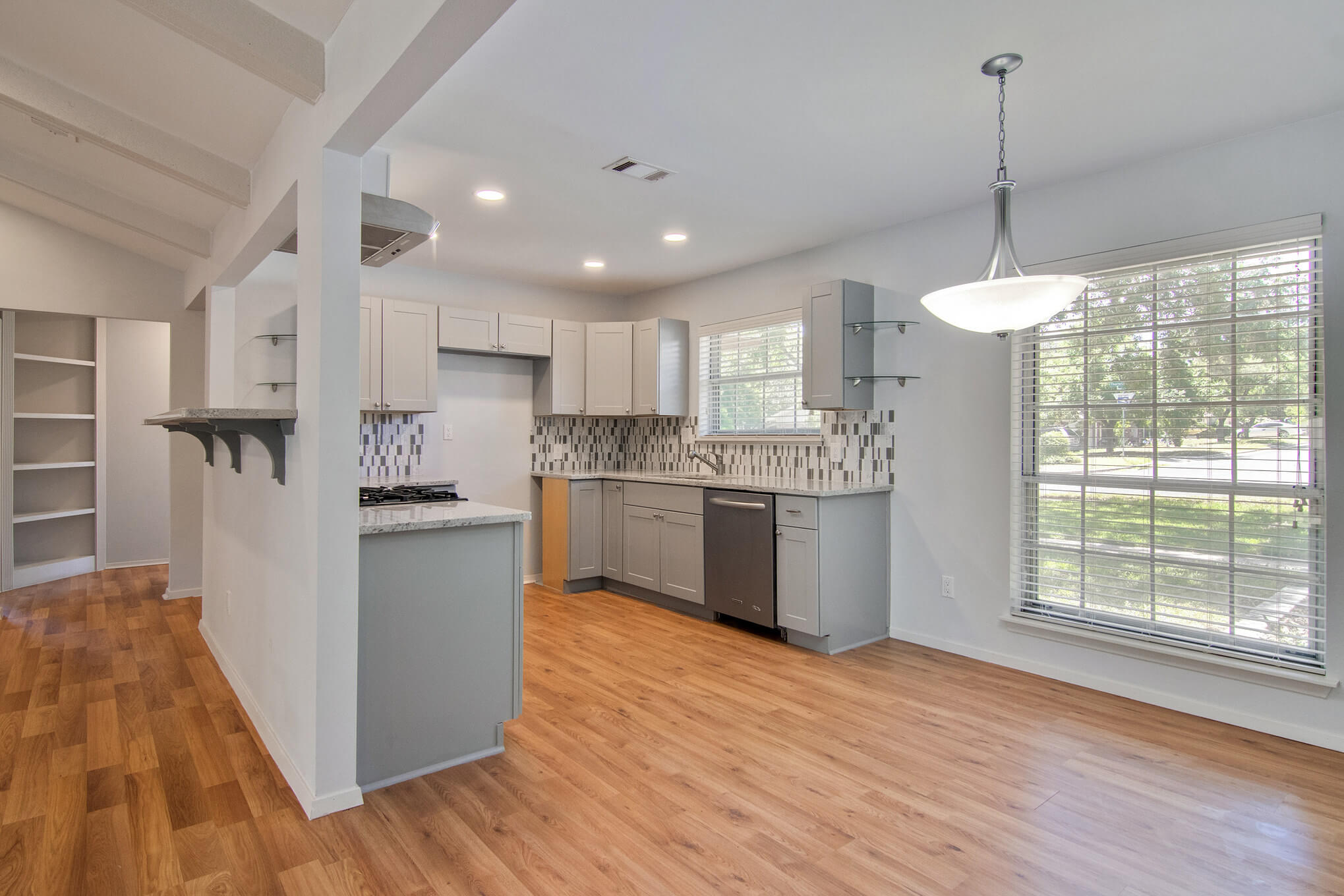 Dining & Kitchen 1